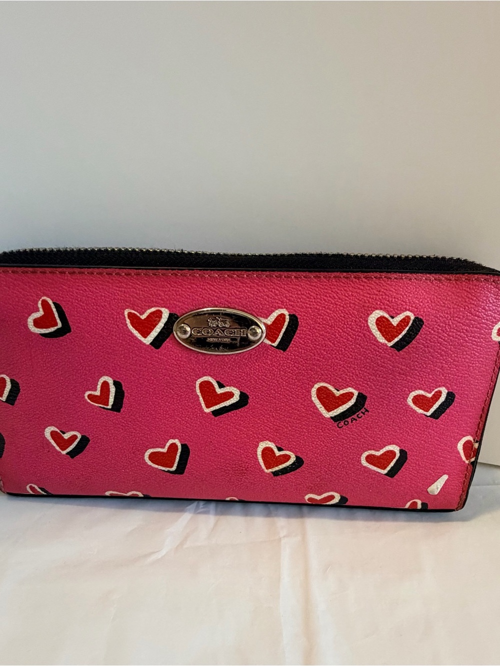 Coach Pink Heart Print Zip Around Wallet – Pink/Red/Black